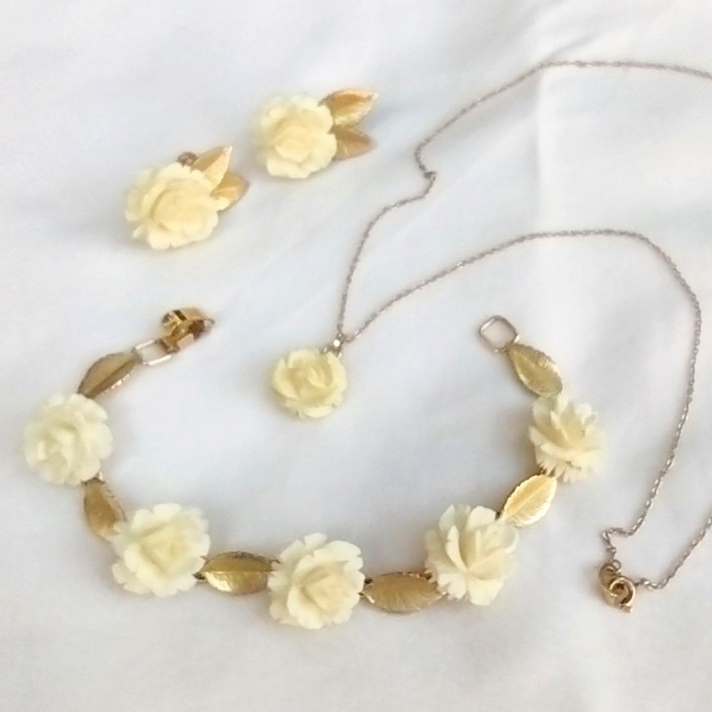 Vintage 3 Piece Krementz Ceramic Rose Set w/ Necklace, Bracelet, & ScrewEarrings